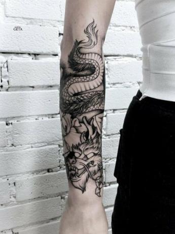 Dragon underarm tatovering