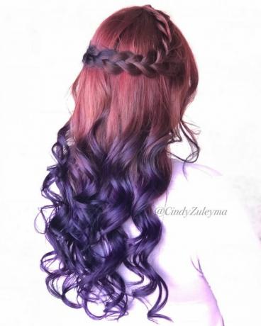 オンブルの赤から濃紫の髪