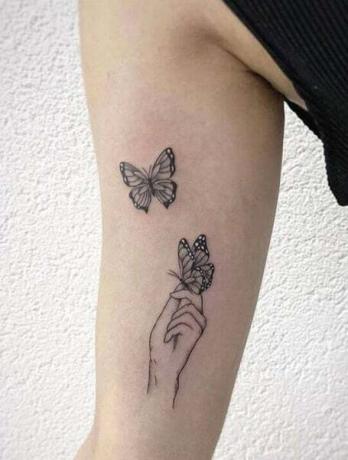 かわいい蝶のタトゥー (1)