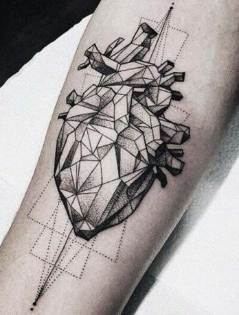 Geometrické srdce tetování