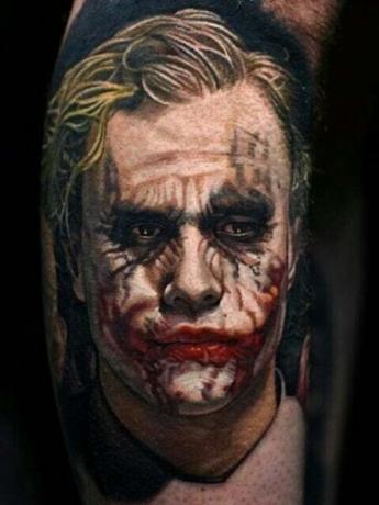 Tetovanie Jokera Heatha Ledgera
