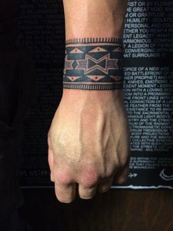Malé kmeňové tetovanie