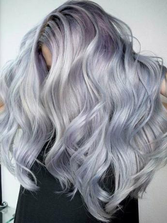 الشعر الفضي الأزرق