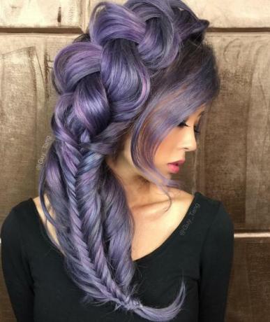 Pastelinė violetinė šukuosena