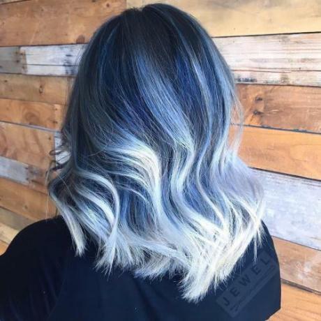 pastelno modri lasje