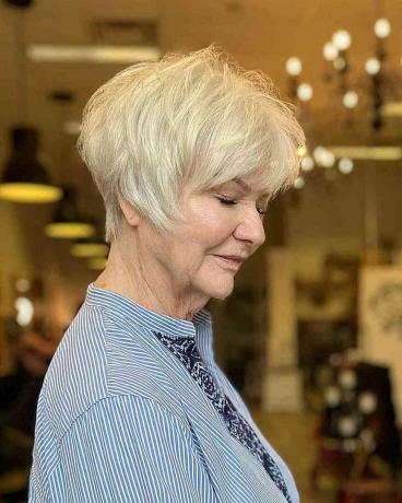 Прерывистая текстурированная стрижка пикси для бабушек старше 70 лет с тонкими волосами
