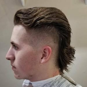 22 Beste Mohawk Fade Haircuts for et edgy, men likevel moderne utseende