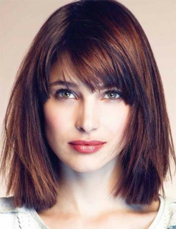 ravna frizura srednje duljine za četvrtasto lice