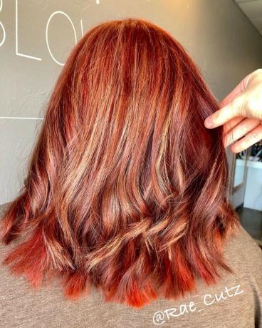 Rött hår med röda lowlights