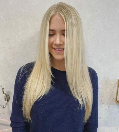 Tvarovanie tváre dlhé blond vrstvené vlasy