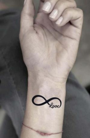Bezgalības mīlestības tetovējums (1)
