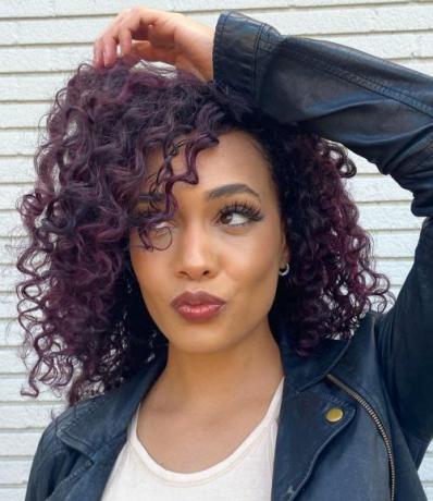 20 nápadov na fialové vlasy so všetkými odtieňmi a odtieňmi fialovej