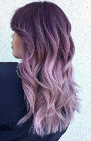 Haalistuneet violetit hiukset