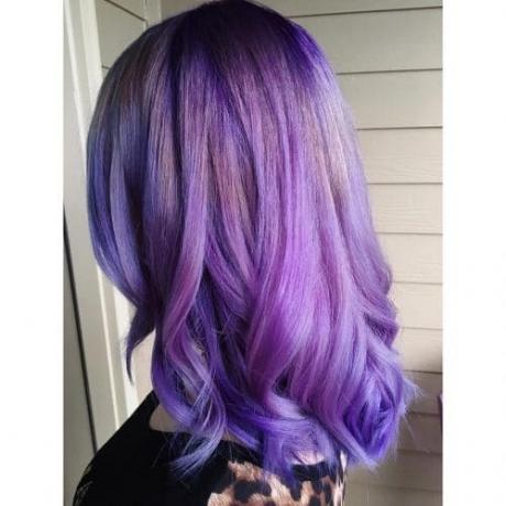 Večdimenzionalni vijolični lasje do ramen