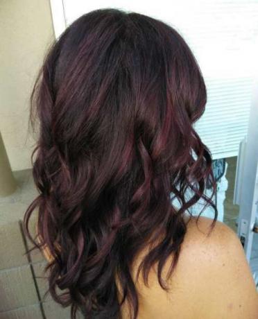 Črni lasje z rjavimi barvami