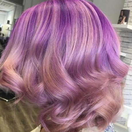 Violetinė rausvai violetinė spalva