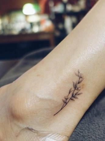 Jemné kvetinové tetovanie 