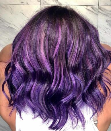Giliai violetiniai ir purpuriniai plaukai
