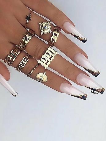 Akrylové nechty so šperkami na nechty