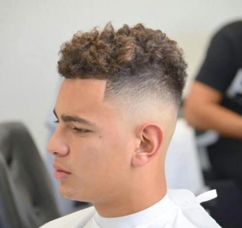 Skin Fade Curly Frohawk με Line-Up