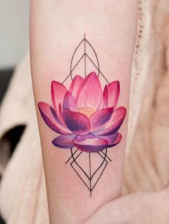 Tinta ružičastog cvijeta lotosa