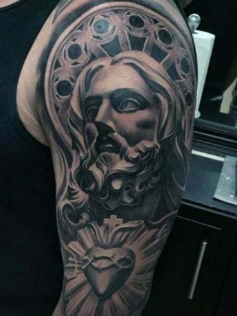Исусова тетоважа до пола рукава 1