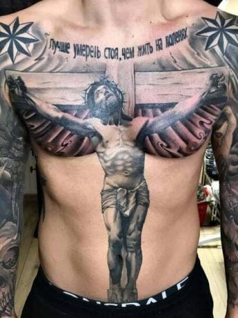 Jeesus ristiinnaulittu tatuointi 2