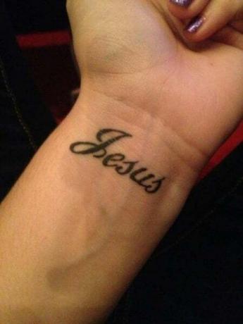 Jeesuksen ranteen tatuointi 