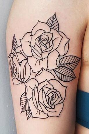 Tatuaje De Contorno De Rosa