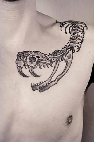 Gyvatės skeleto tatuiruotė