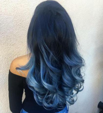 Hosszú fekete -pasztell kék ombre haj