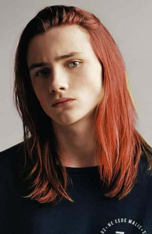 длинные прямые рыжие волосы мужчины