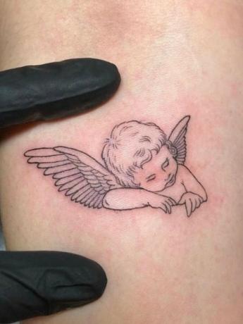 Mały anioł tatuaż 