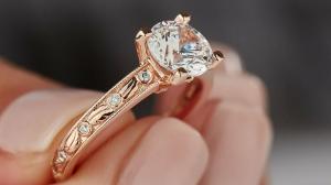 10 lindos anéis de noivado em ouro rosa para se apaixonar