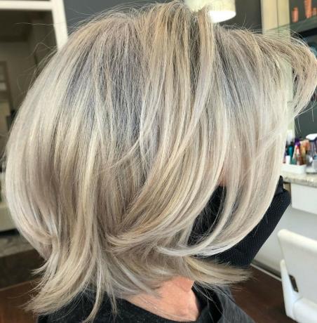 Ideje, kako mešati sive lase s poudarki za ženske
