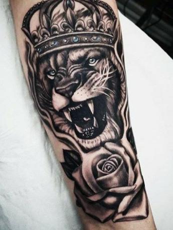 Tatuaż z kwiatem lwa 