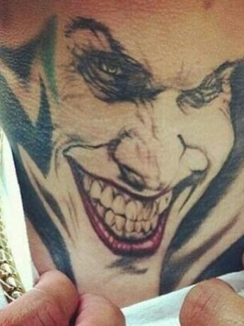 Tetovanie na krk Joker