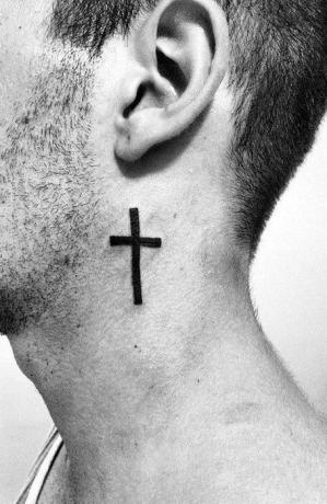 Jednoduché krížové tetovanie
