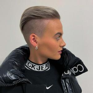 30 elegantnih frizura za ravnu kosu u trendu 2021
