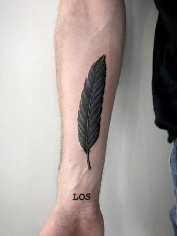Yksinkertaiset höyhenvarren tatuoinnit