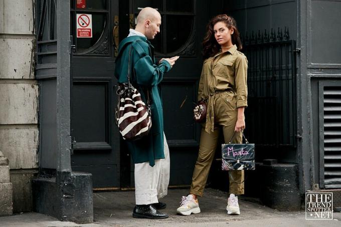 Londra Moda Haftası İlkbahar Yaz 2019 Sokak Stili (3 / 59)