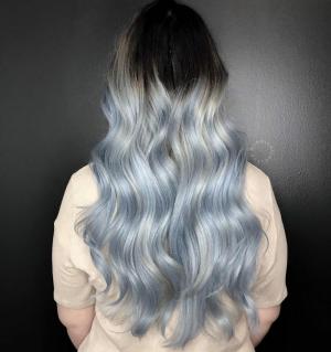 16 pastellblå hårfärgidéer för varje hudton
