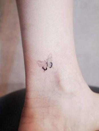 Tatuagem no tornozelo