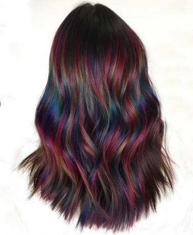 Μαύρα μαλλιά με ανταύγειες Rainbow