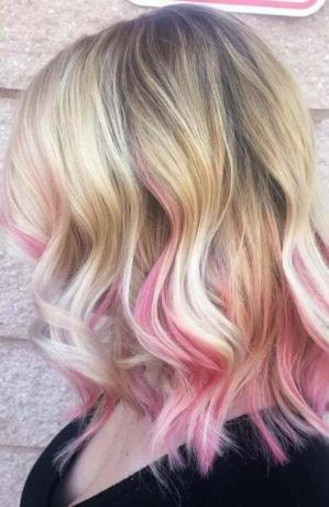 Blond vlasy s ružovými odleskami (1)