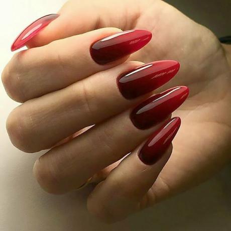 Röda Ombre naglar