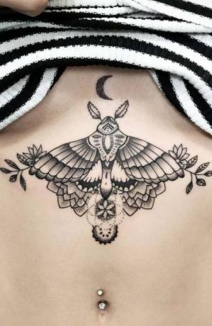 Moth Sternum Tatuering