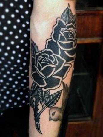 Tetovanie čierna ruža