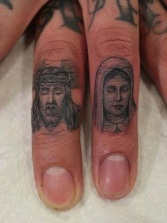 Jeesuse sõrme tätoveering 1