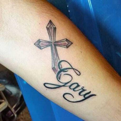 Tetovanie s krížovým menom